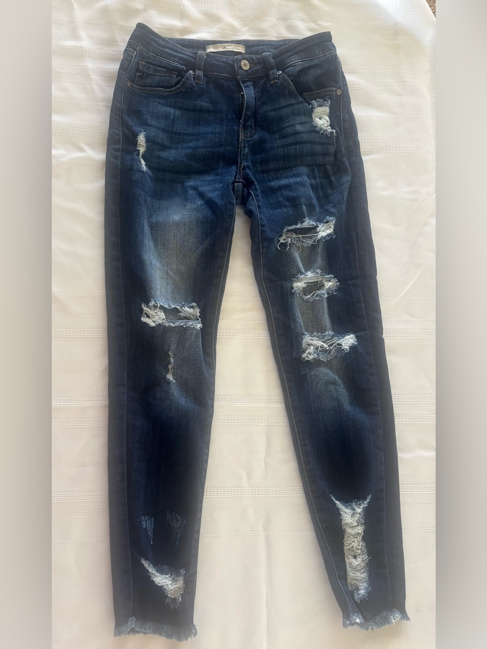 KanCan Distressed Women’s size 7 Jeans